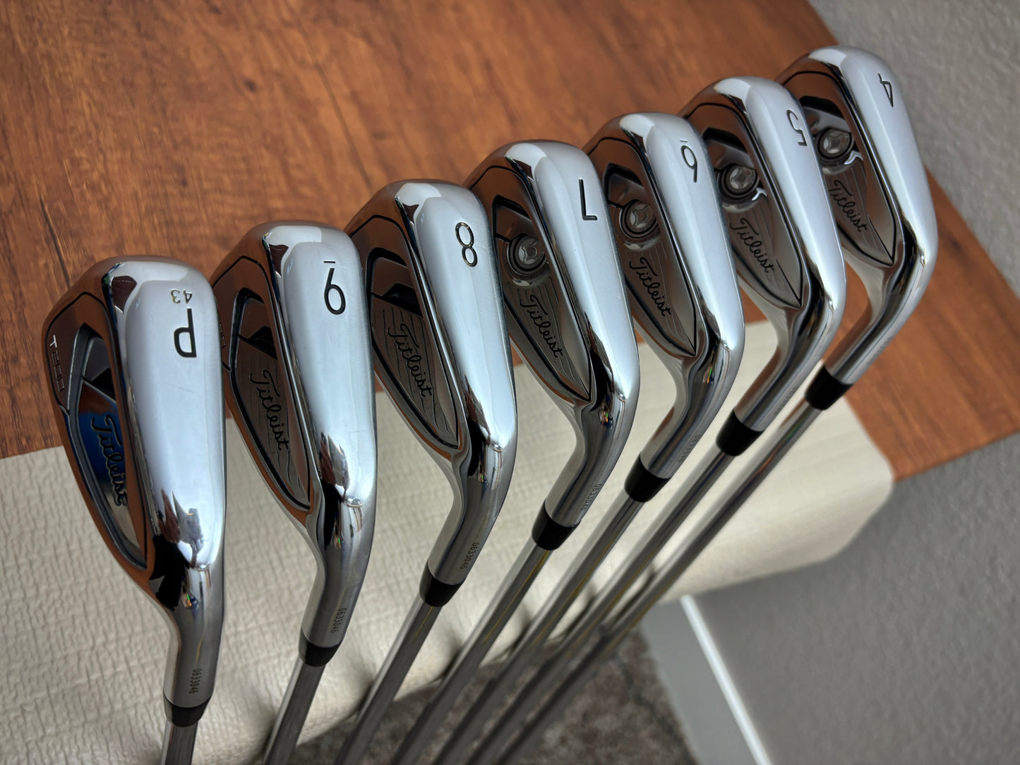 Titleist T200 Iron Set 4-PW / Dynamic Gold X-Stiff