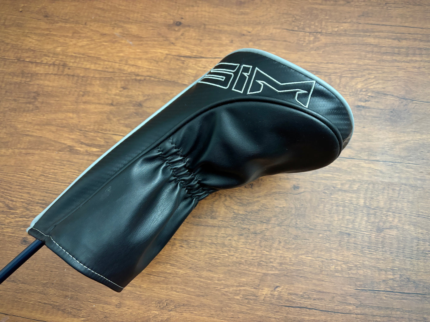 Taylormade SIM Max Driver 9* + headcover / Stiff