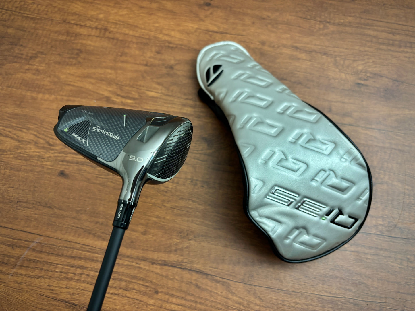 Taylormade Qi35 Max Driver 9.0* + headcover / X-Stiff