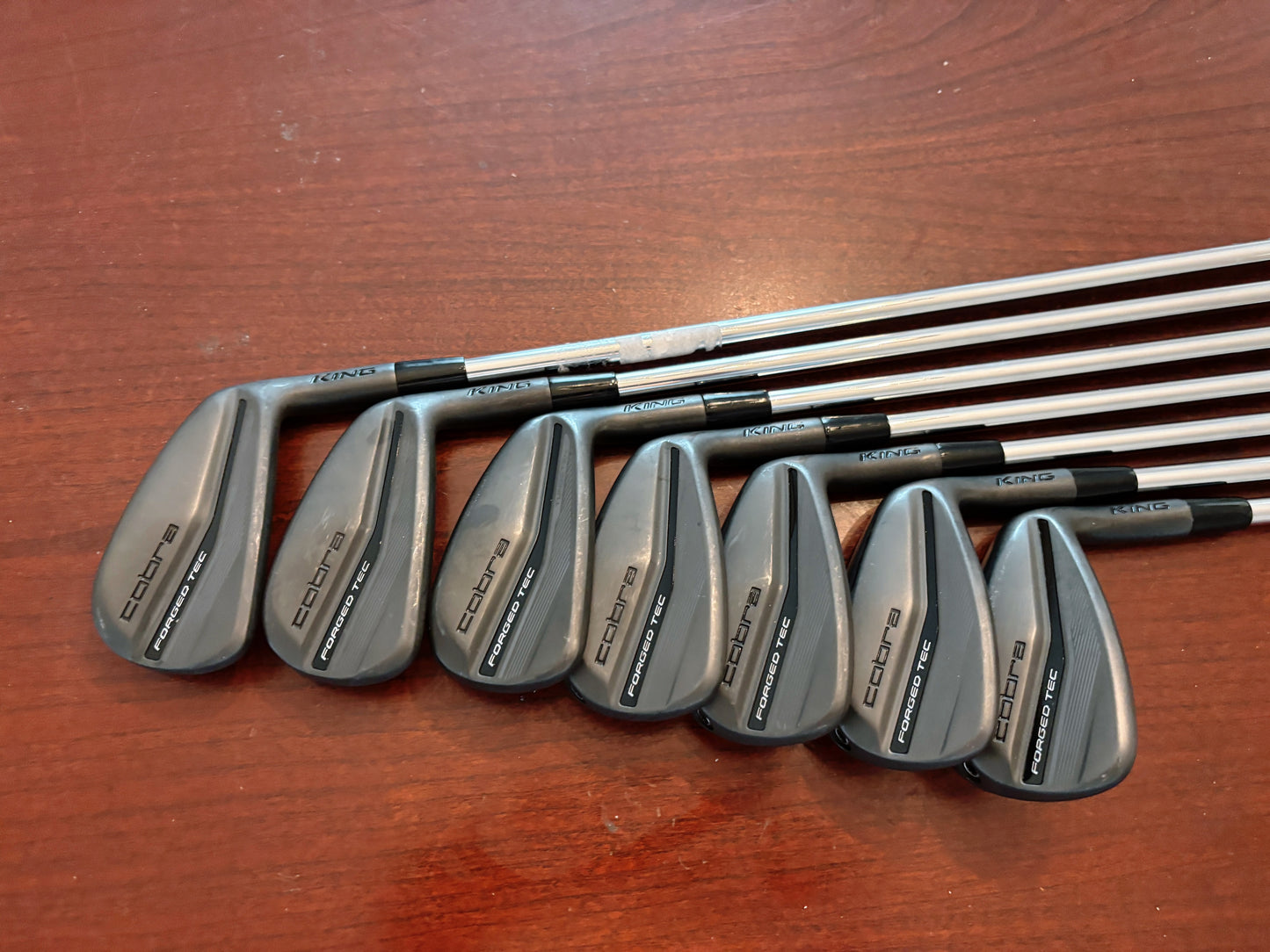 Cobra King Forged TEC Black ‘23 Iron Set 5-GW / True Temper Elevate Regular Flex