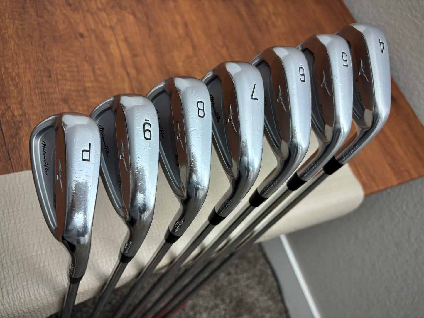 Mizuno Pro 223 Iron Set 4-PW / NS Pro 105 Regular Flex