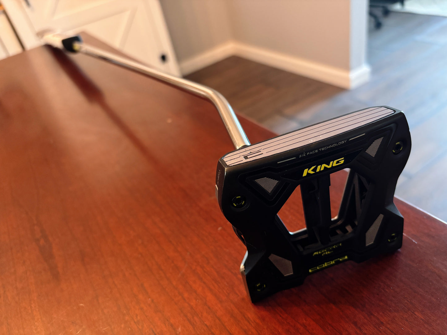 (Left-handed) Cobra King Agera Armlock Putter 40.5”