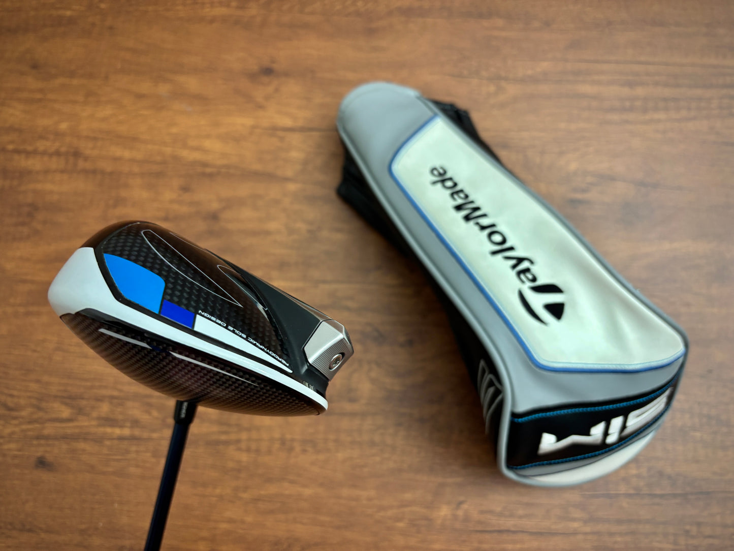 Taylormade SIM Max Driver 9* + headcover / Stiff