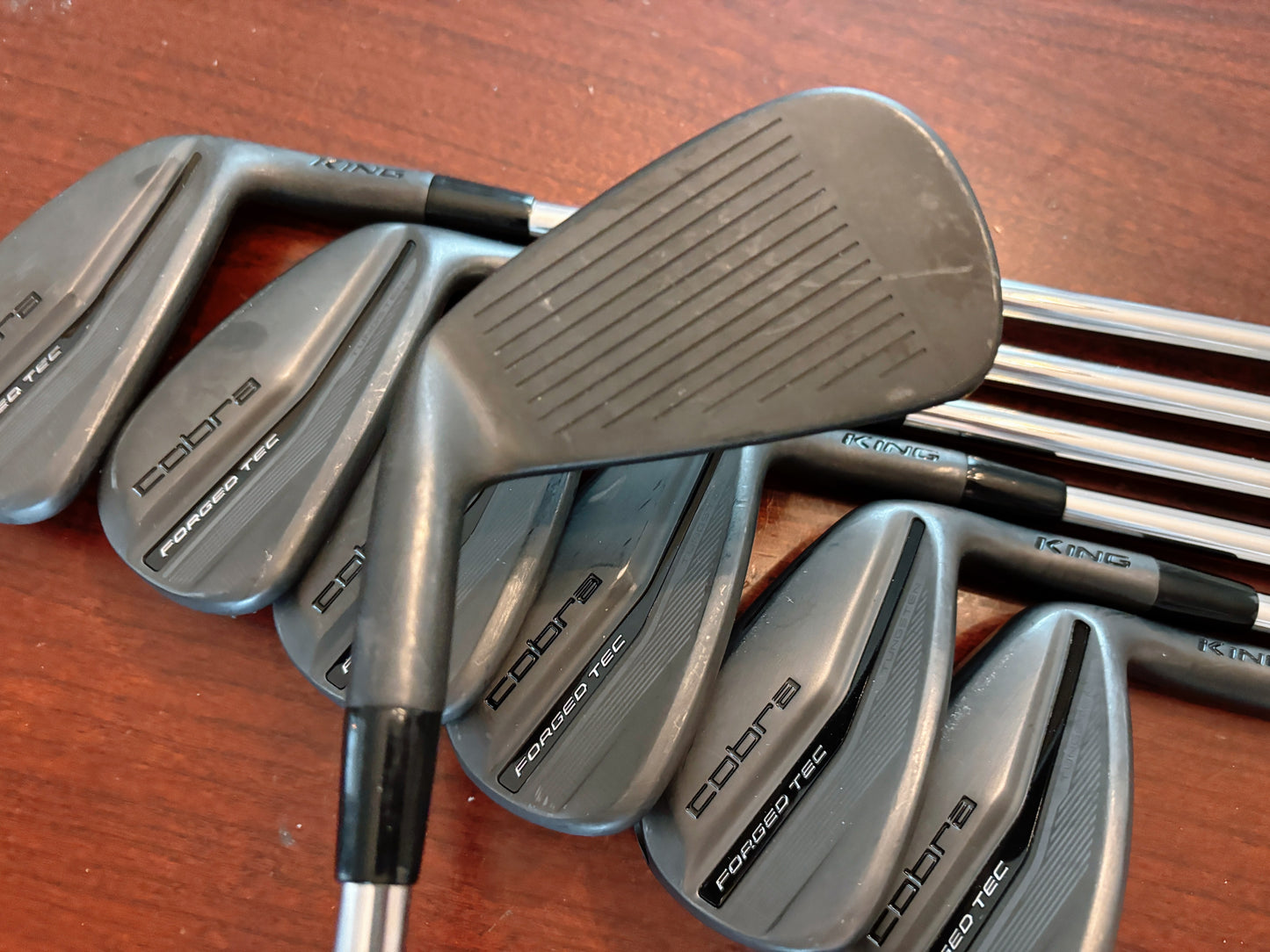 Cobra King Forged TEC Black ‘23 Iron Set 5-GW / True Temper Elevate Regular Flex