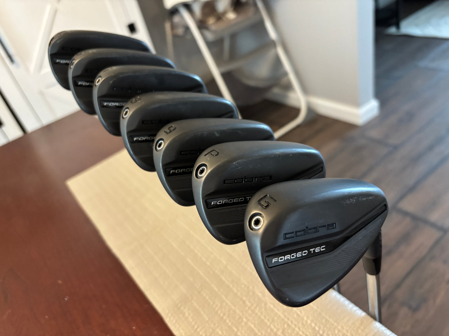 Cobra King Forged TEC Black ‘23 Iron Set 5-GW / True Temper Elevate Regular Flex