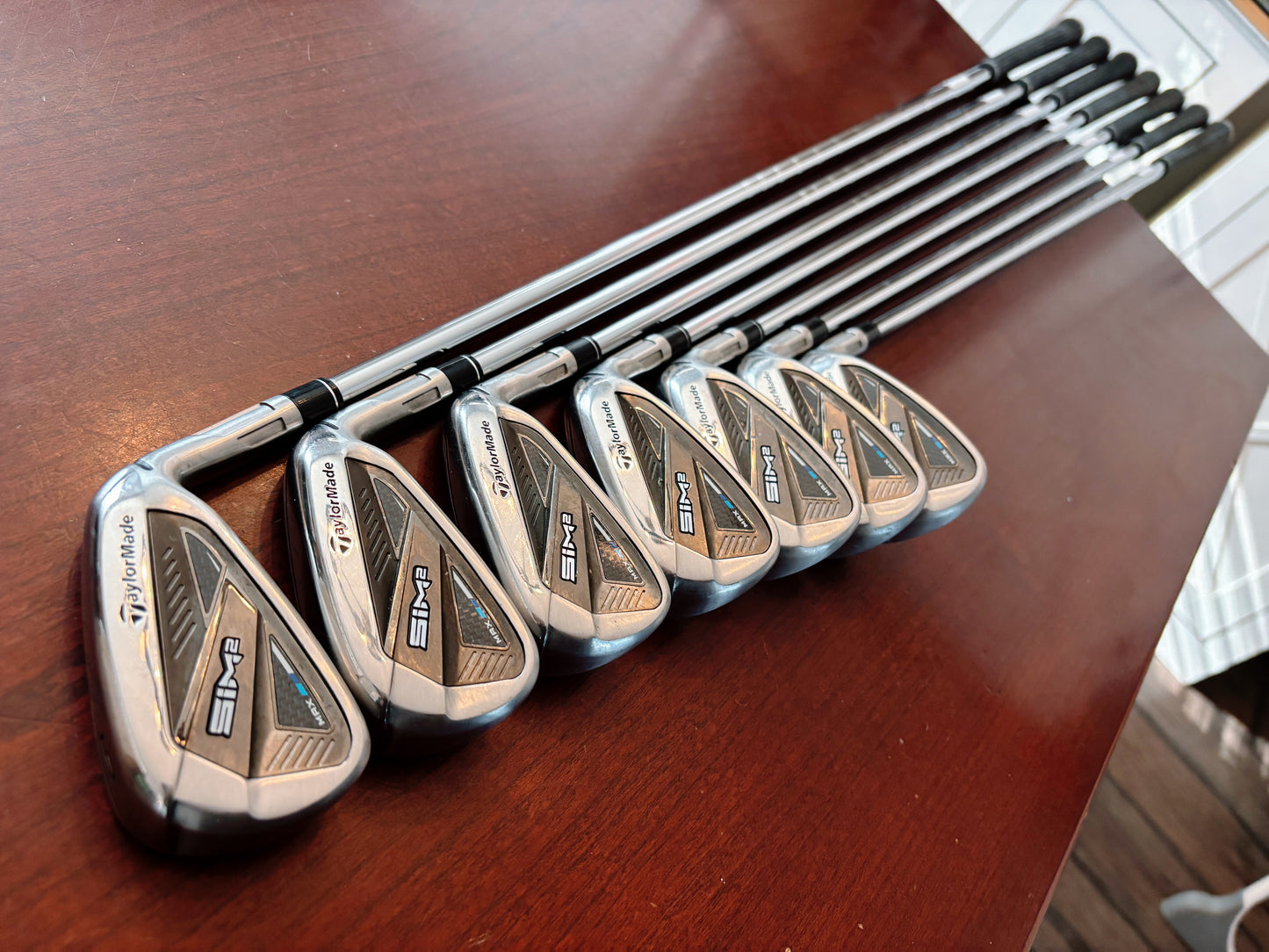 Taylormade SIM2 Max Iron Set 5-AW / KBS Max MT Regular Flex