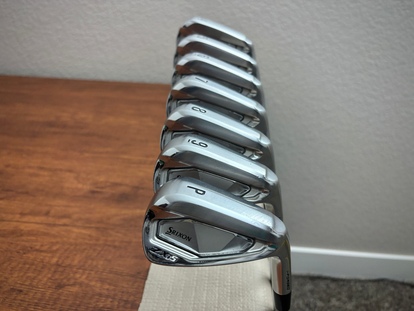 Srixon ZXi5 Iron Set 4-PW / Dynamic Gold S300 Stiff