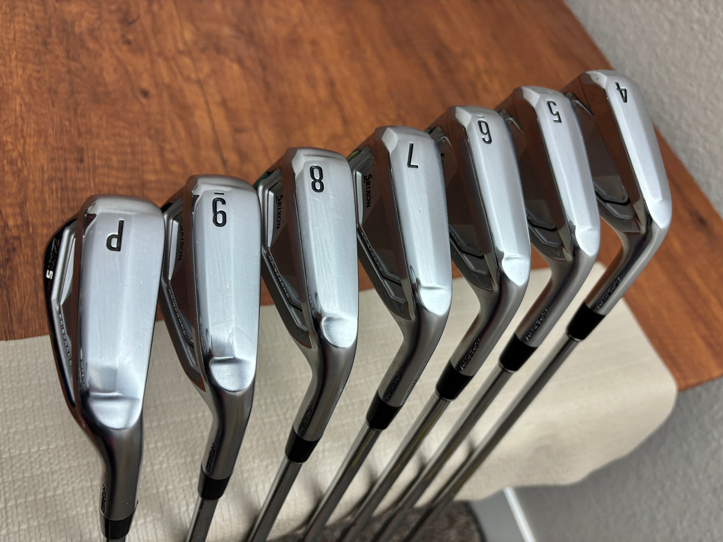 Srixon ZXi5 Iron Set 4-PW / Dynamic Gold S300 Stiff