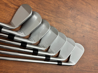 (Left-handed) *NEW IN PLASTIC Titleist T100 '25 Forged Iron Set 4-PW / NS Pro 105 X-Stiff
