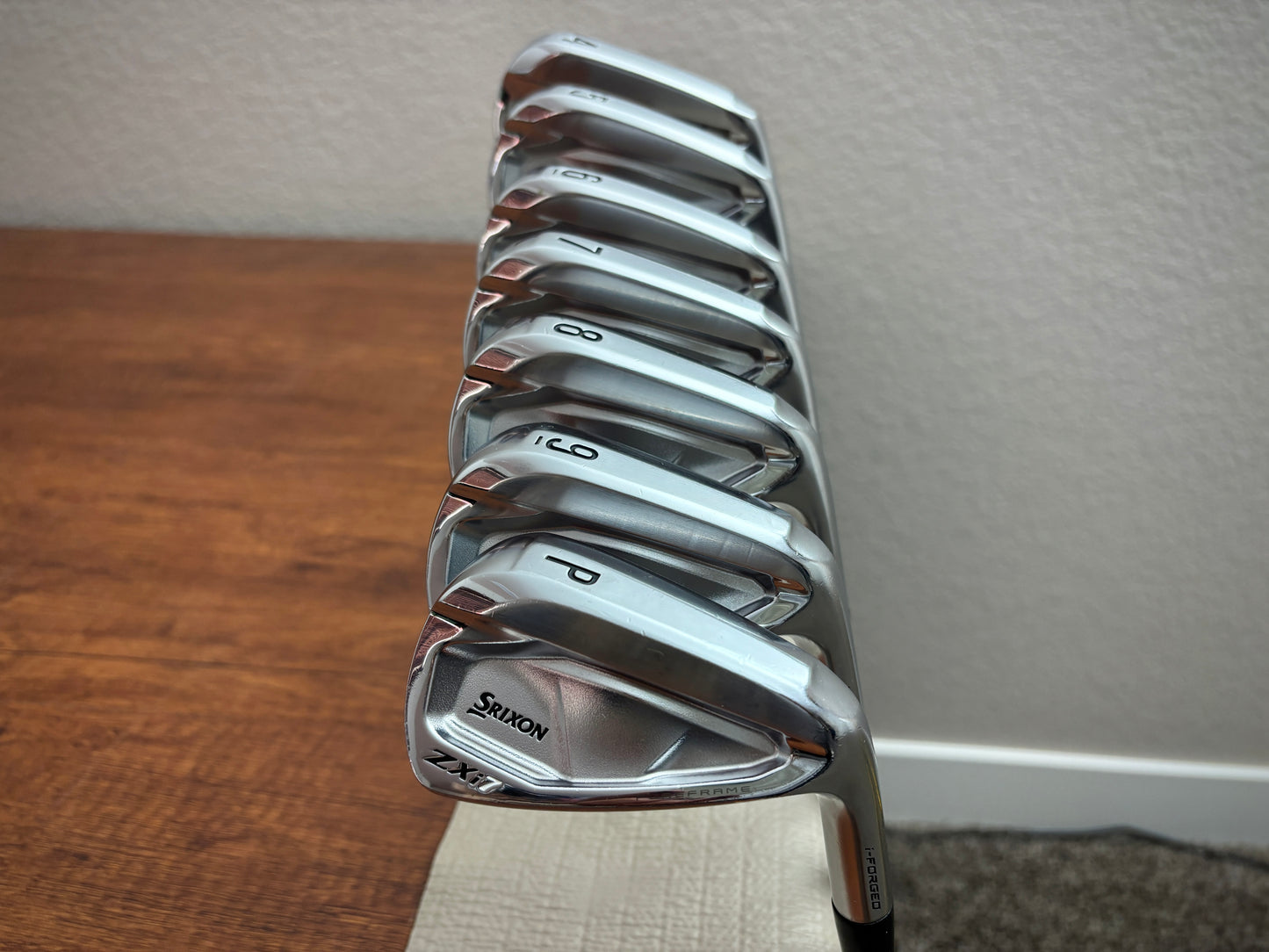 Srixon ZXi5 / ZXi7 Iron Set 4-PW / Dynamic Gold X100 X-Stiff
