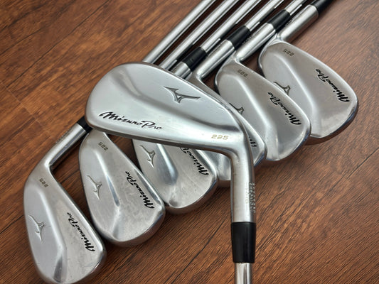 Mizuno Pro 225 Iron Set 4-PW / Dynamic Gold 120 S300 Stiff