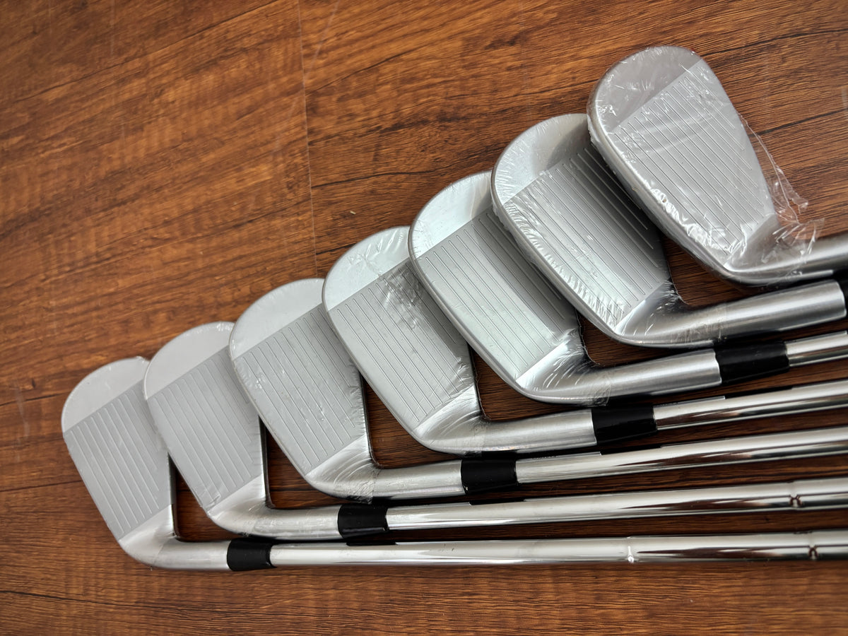 *NEW IN PLASTIC* Mizuno M-15 Iron Set 4-PW / True Temper AMT Silver Stiff