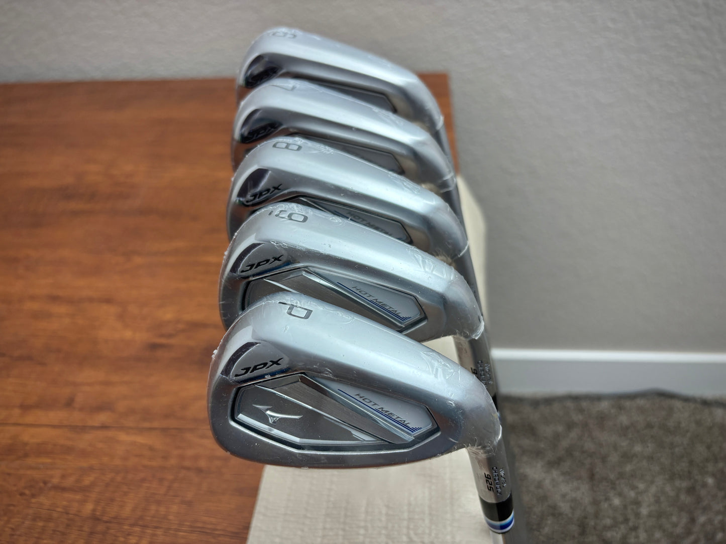 (+1.5") *NEW IN PLASTIC* Mizuno JPX 925 Hot Metal Iron Set 6-PW / Dynamic Gold S300 Stiff