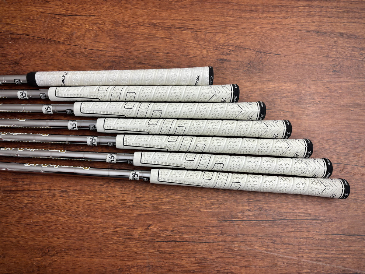 Ping i230 Iron Set 4-PW / Dynamic Gold 120 S300 Stiff