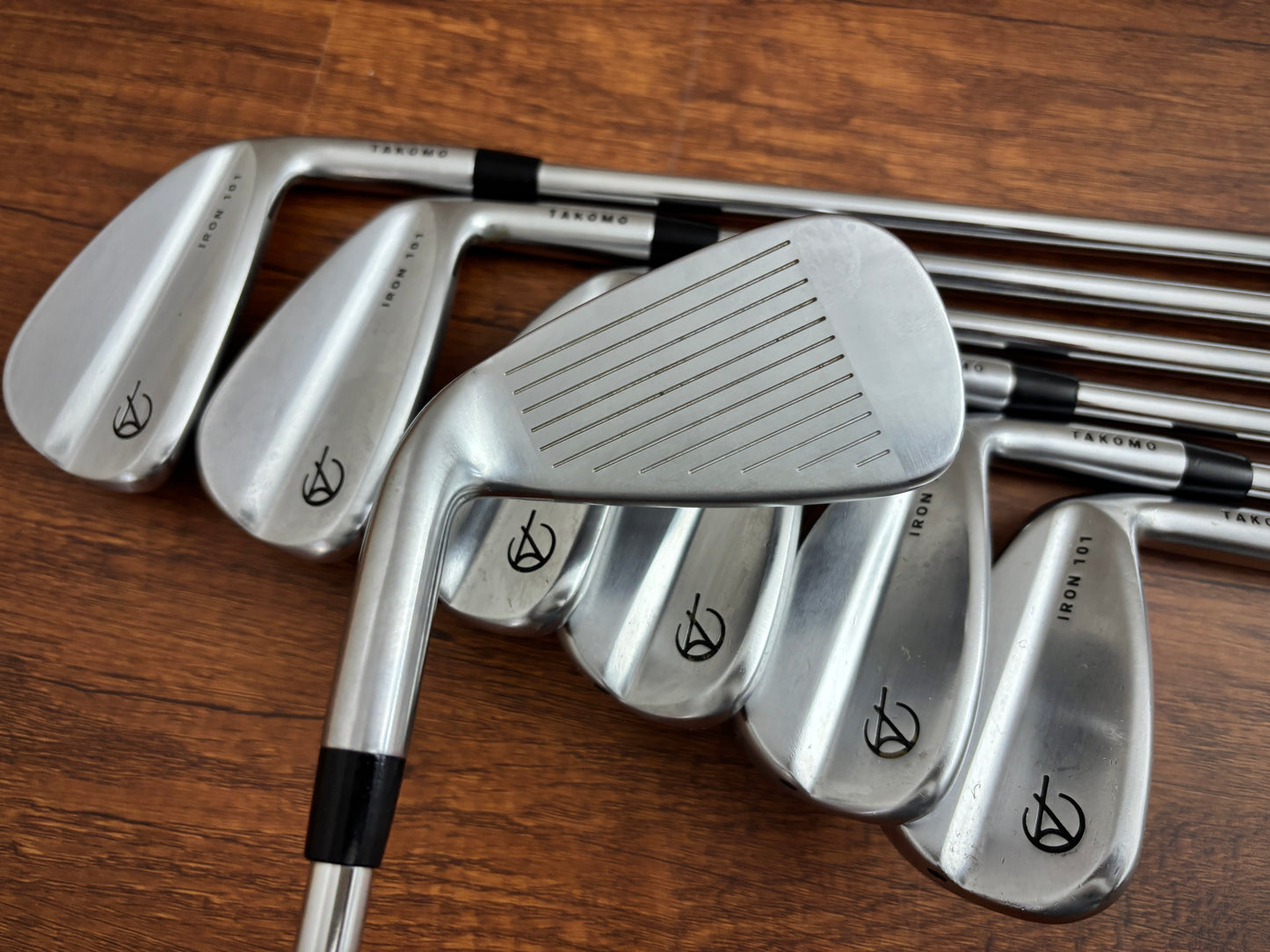 Takomo 101 Iron Set 4-PW / KBS Tour Lite Regular Flex