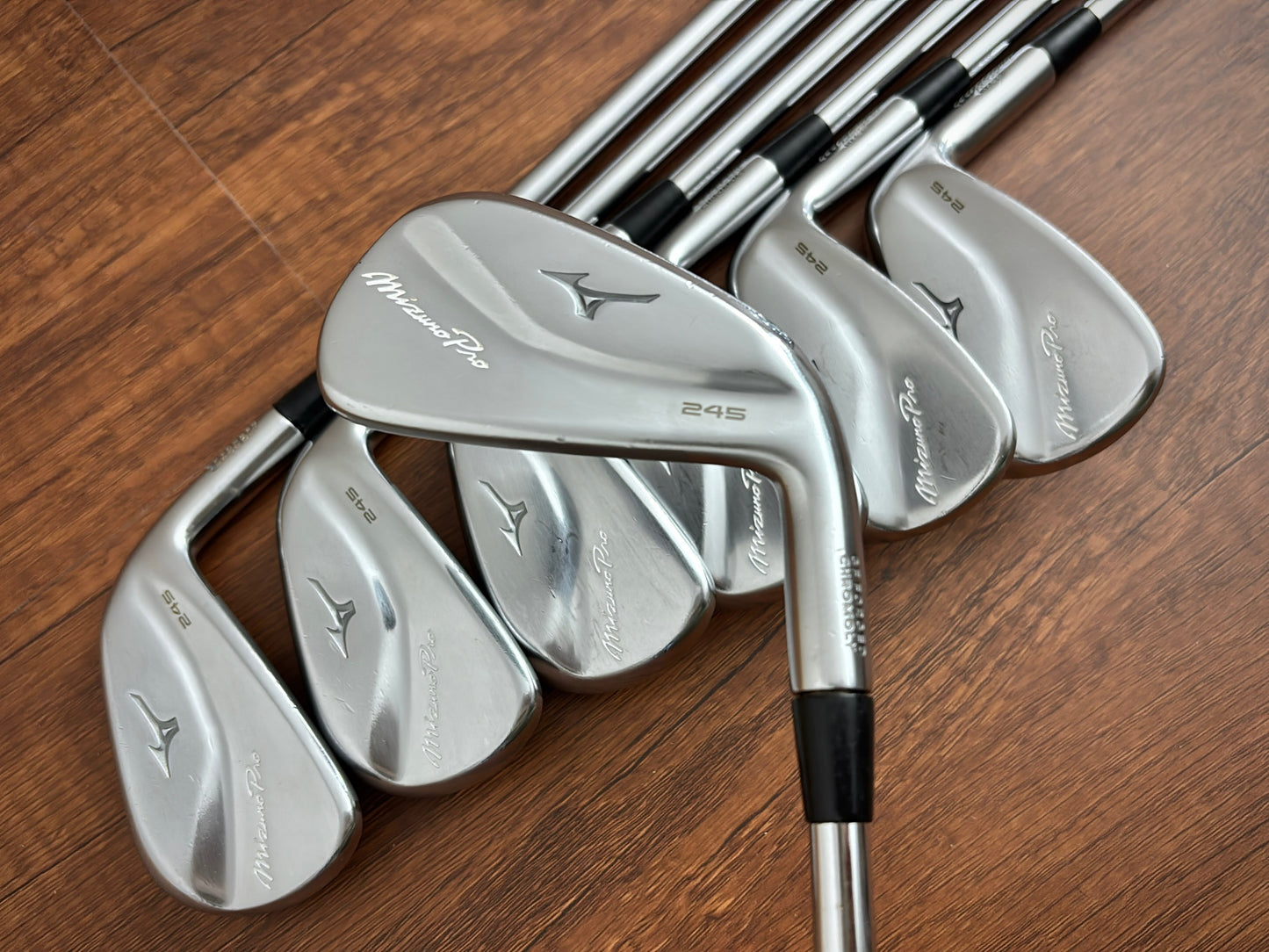 Mizuno Pro 245 Iron Set 4-PW / Dynamic Gold 120 S300 Stiff