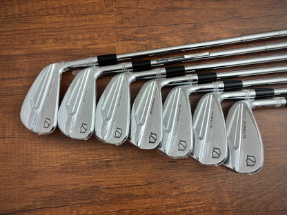 *NEW IN PLASTIC* Wilson Staff Model Blades 2024 4-PW / Dynamic Gold S300 Stiff