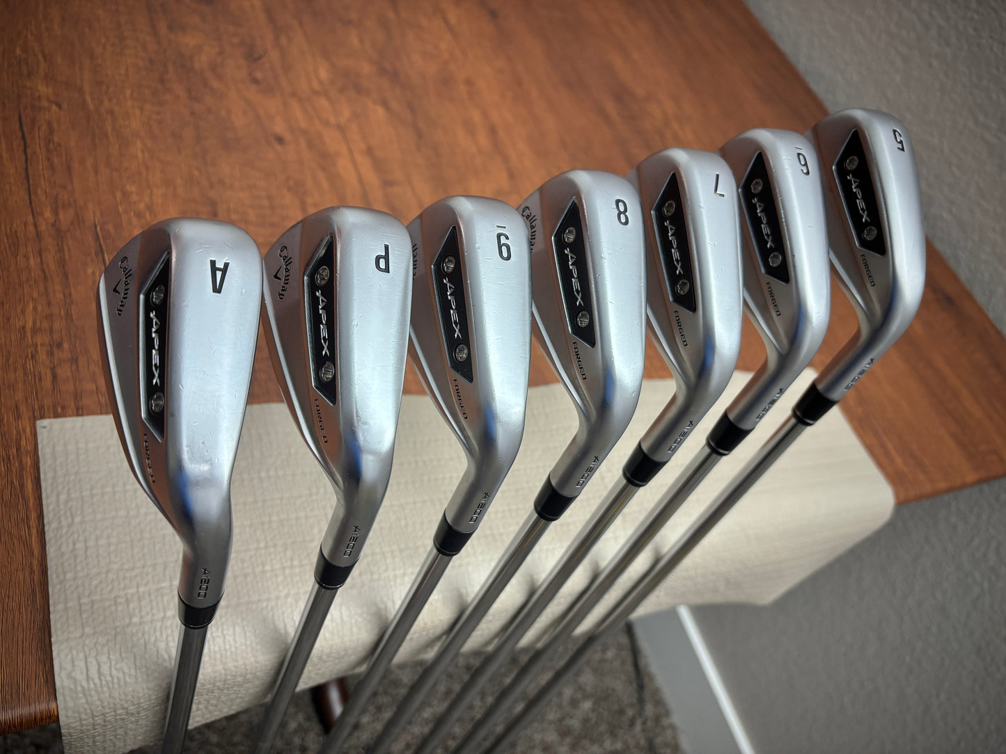 Callaway Apex Ai200 Iron Set 5-AW / Dynamic Gold R300 Regular Flex