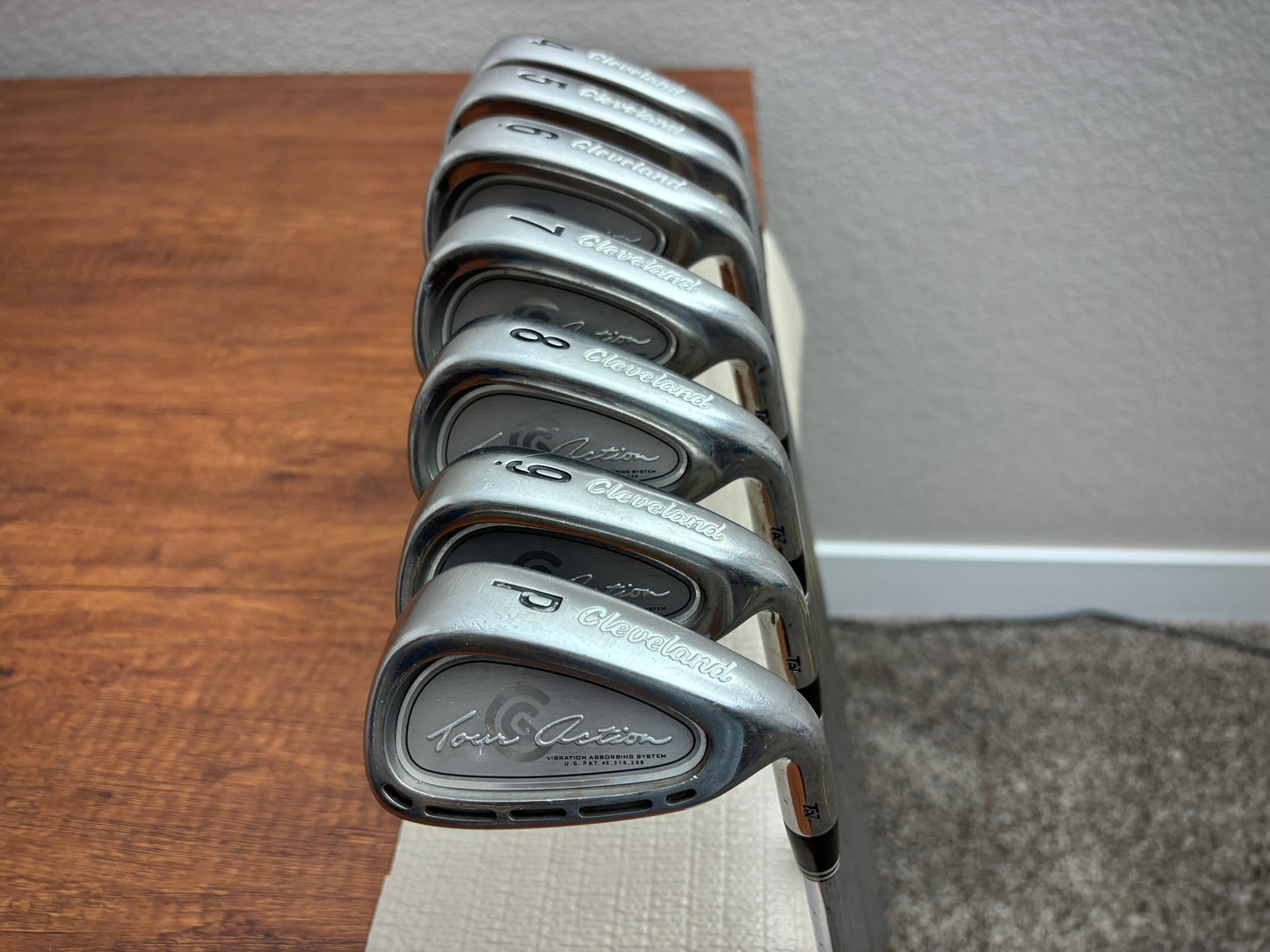 Cleveland Tour Action Iron Set 4-PW / Regular Flex