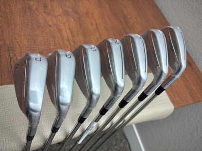*NEW IN PLASTIC* Taylormade P790 '25 Iron Set 4-PW / KBS Tour Lite Stiff
