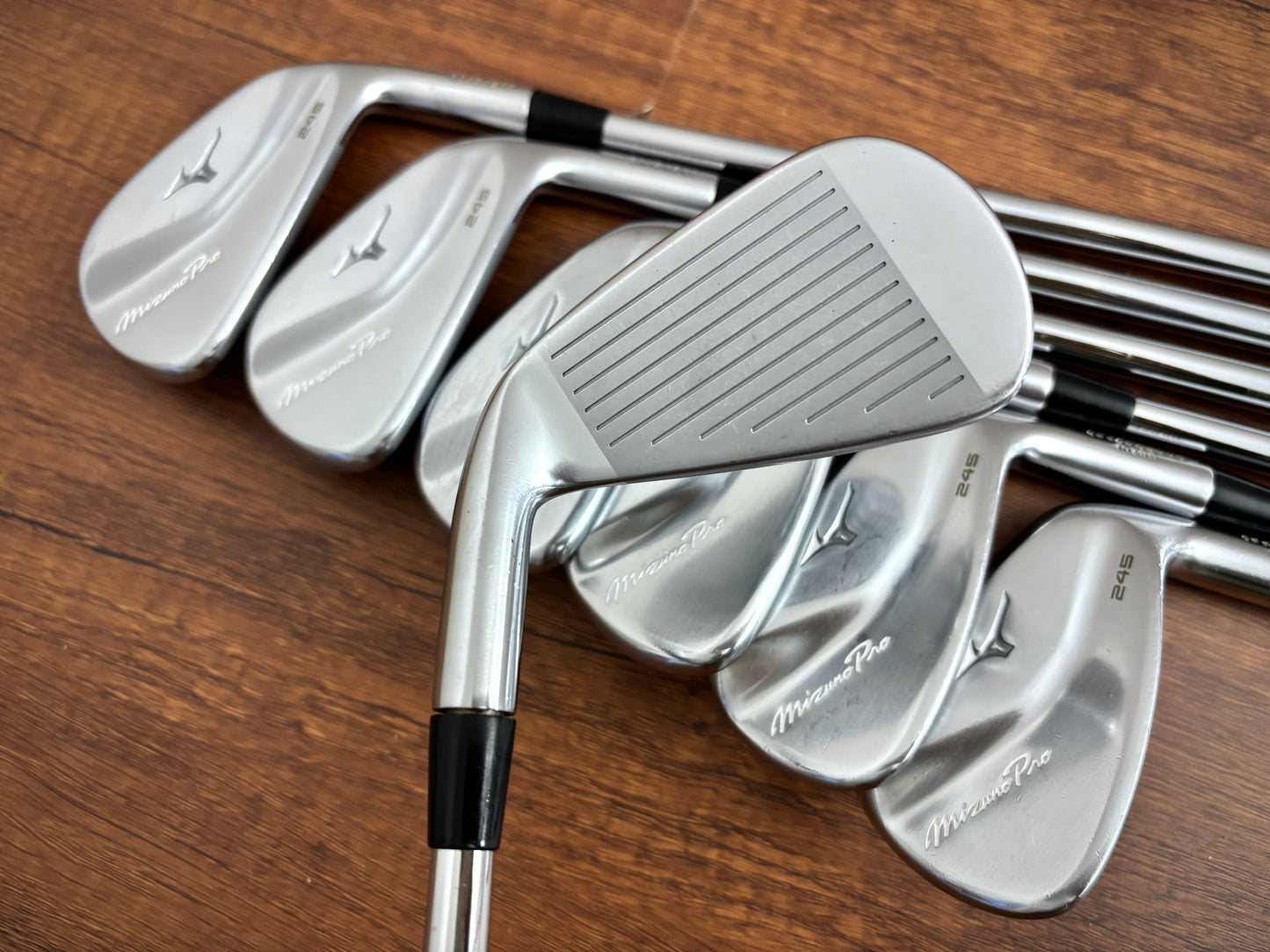 Mizuno Pro 245 Iron Set 4-PW / Dynamic Gold 120 S300 Stiff