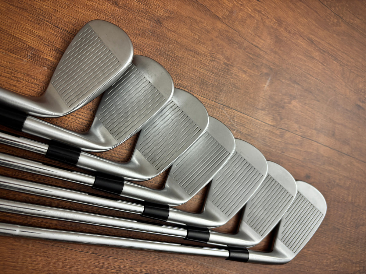 (Left-handed) Taylormade P790 '25 Iron Set 4-PW / Dynamic Gold X100 X-Stiff