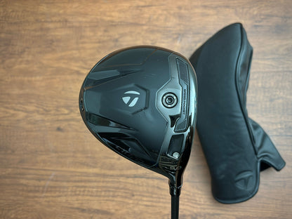 Taylormade Qi4D Shadowfall Driver 9* + headcover / Stiff