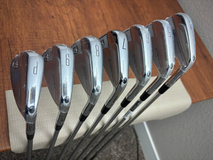 *NEW IN PLASTIC* Wilson Staff Model Blades 2024 4-PW / Dynamic Gold S300 Stiff