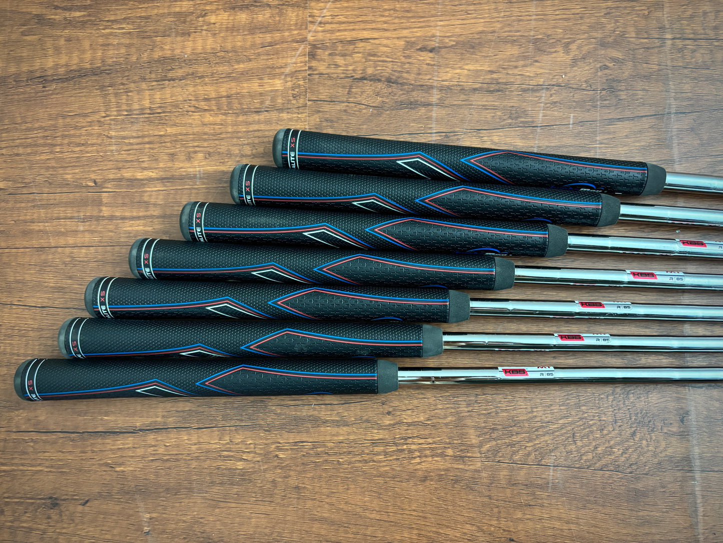(Left-handed) Taylormade SIM 2 Max Iron Set 5-AW / KBS Max MT Regular Flex