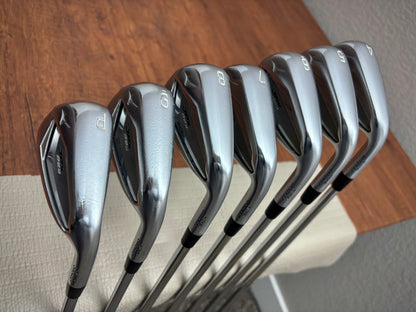 Mizuno JPX 923 Hot Metal Iron Set 4-PW / Dynamic Gold R300 Regular Flex
