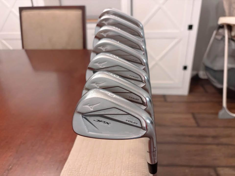 Mizuno JPX 923 Tour Iron Set 4-PW / Dynamic Gold X100 X-Stiff