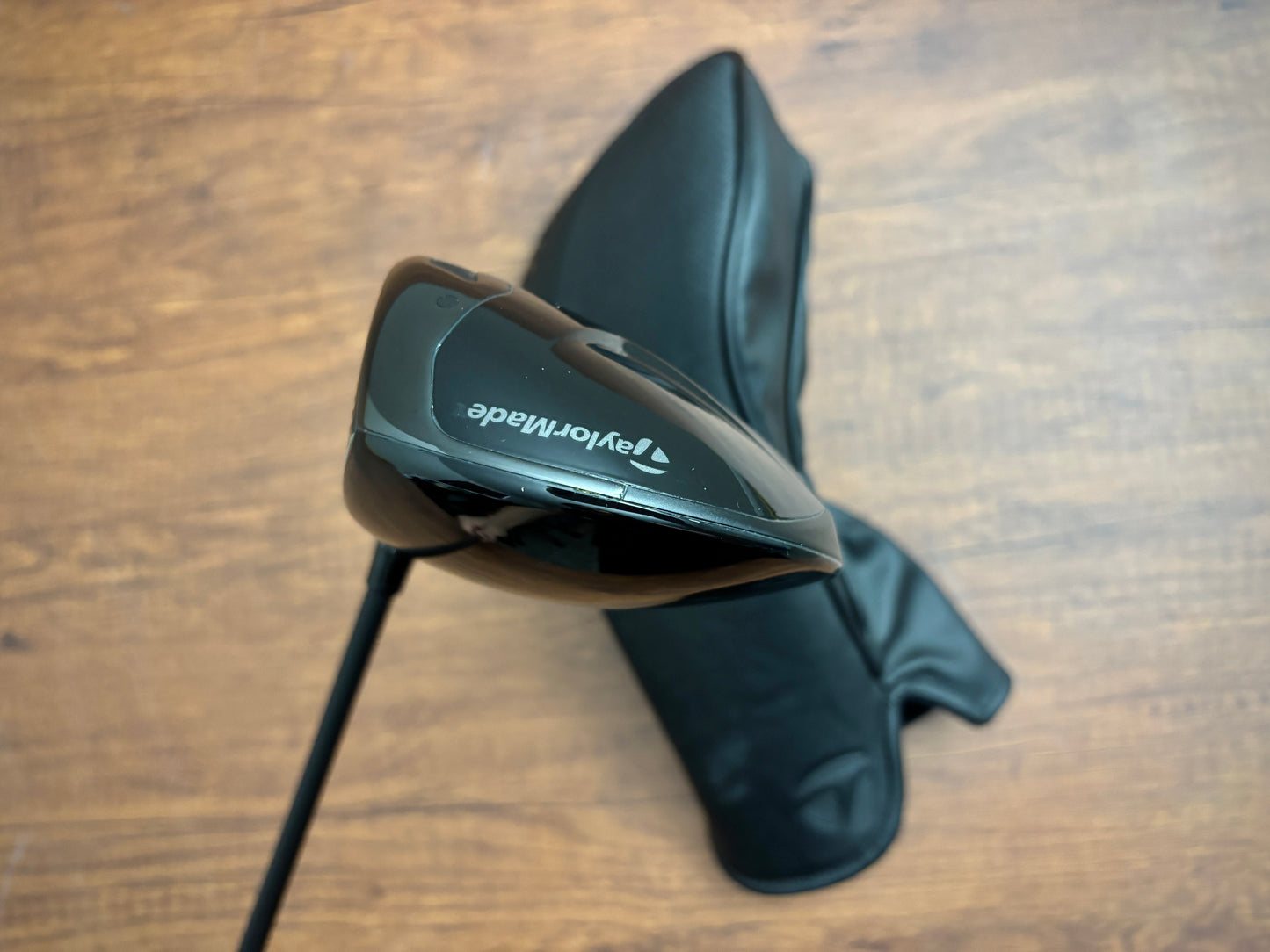 Taylormade Qi4D Shadowfall Driver 9* + headcover / Stiff