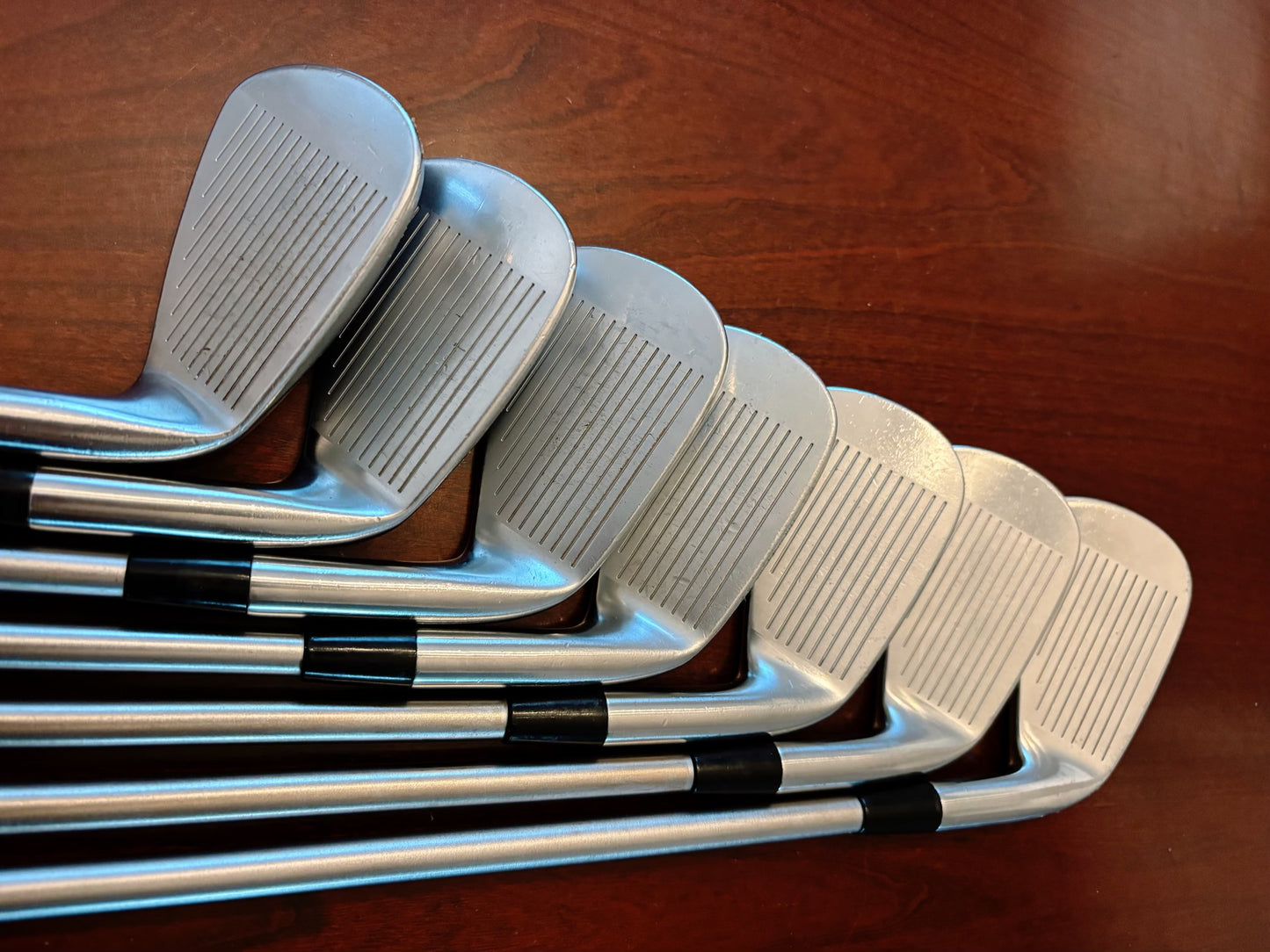 (Left-handed) Cobra King Forged CB ‘23 Iron Set 4-PW / KBS Tour C-Taper 120 Stiff