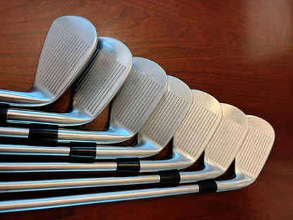 (Left-handed) Cobra King Forged CB ‘23 Iron Set 4-PW / KBS Tour C-Taper 120 Stiff