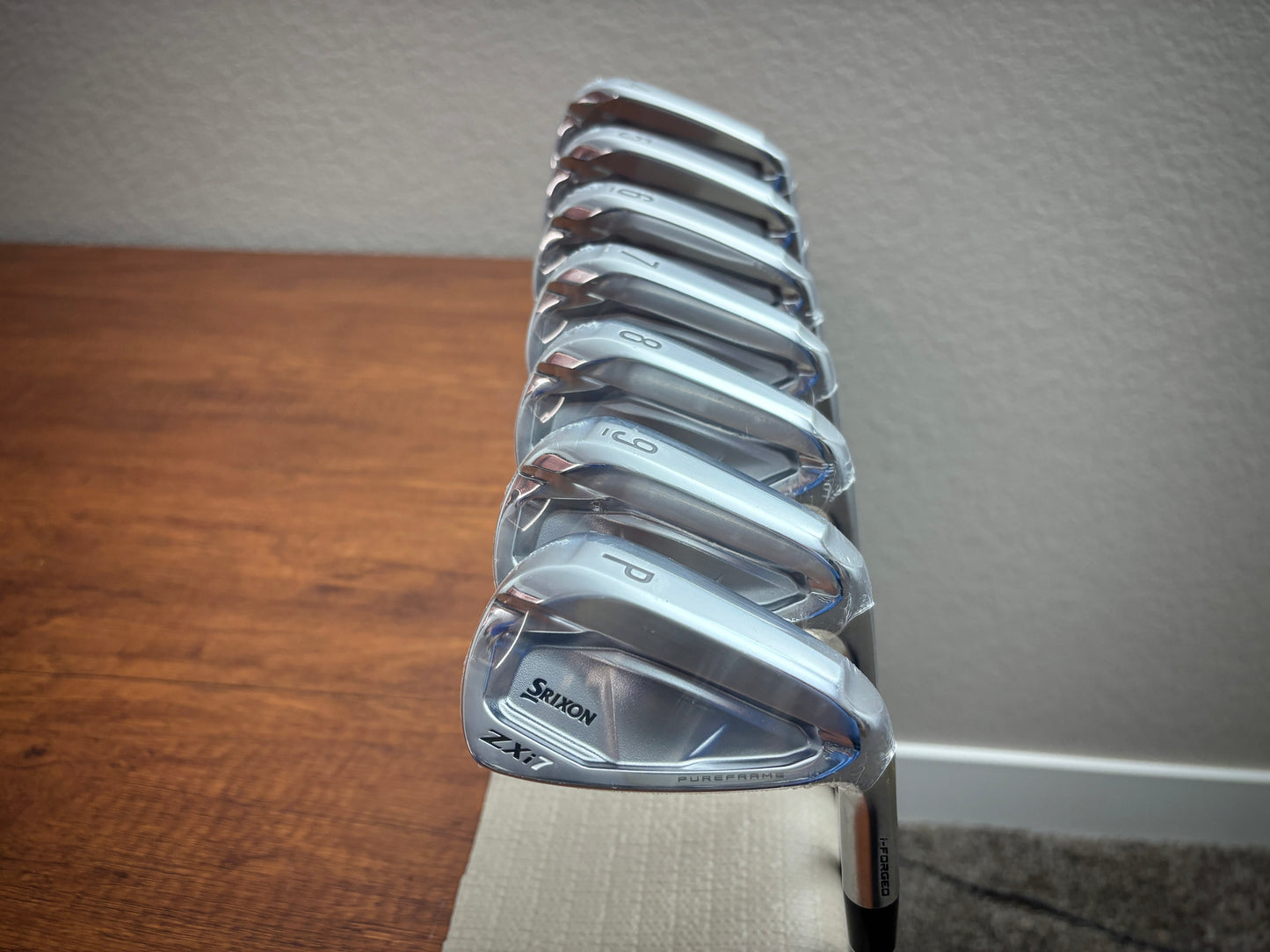 *NEW IN PLASTIC* Srixon ZXi7 Iron Set 4-PW / Dynamic Gold S300 Stiff