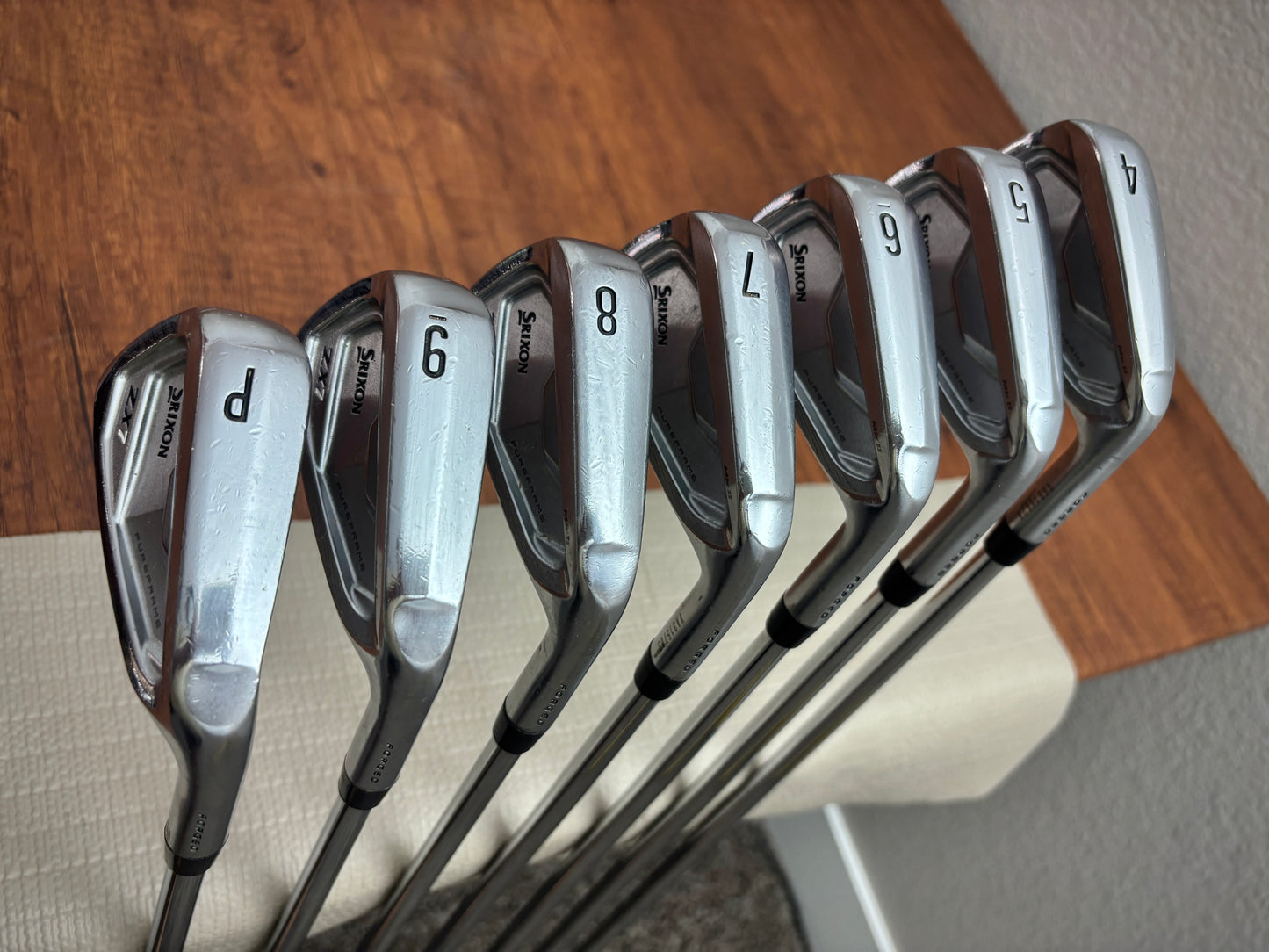 Srixon ZX7 Mkii Iron Set 4-PW / Dynamic Gold S300 Stiff