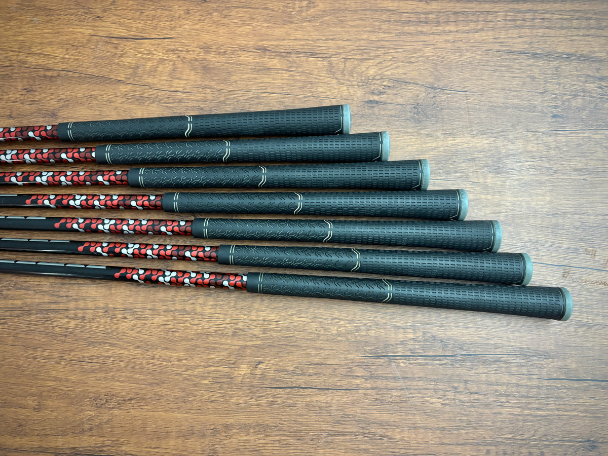 Taylormade M4 Iron Set 5-SW / Fujikura Atmos Regular Flex Graphite