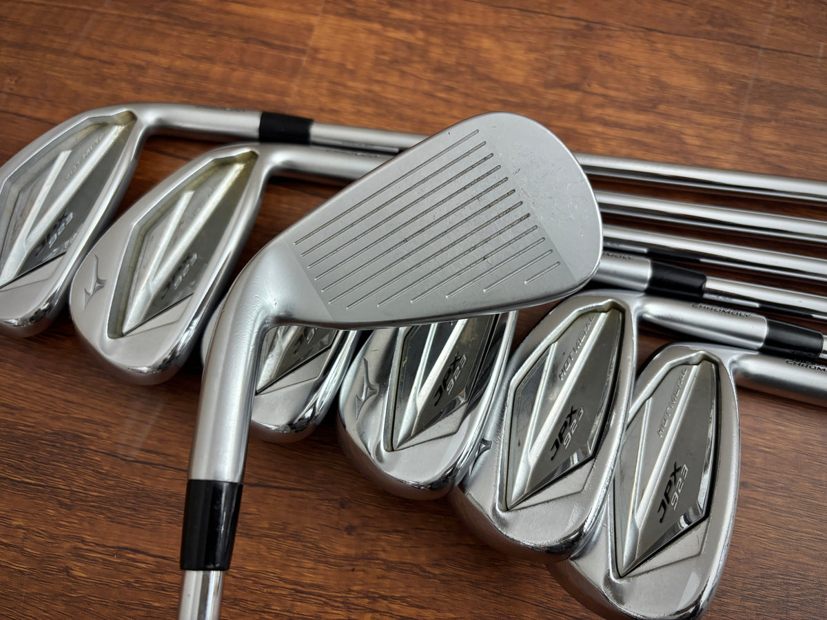 Mizuno JPX 923 Hot Metal Iron Set 4-PW / Dynamic Gold R300 Regular Flex