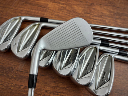 Mizuno JPX 923 Hot Metal Iron Set 4-PW / Dynamic Gold R300 Regular Flex