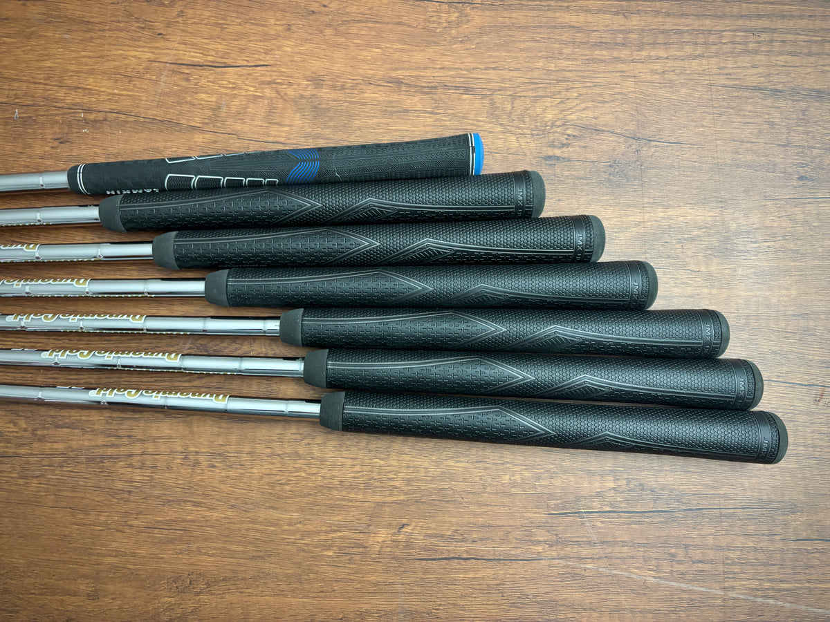Mizuno JPX 923 Hot Metal Iron Set 4-PW / Dynamic Gold R300 Regular Flex