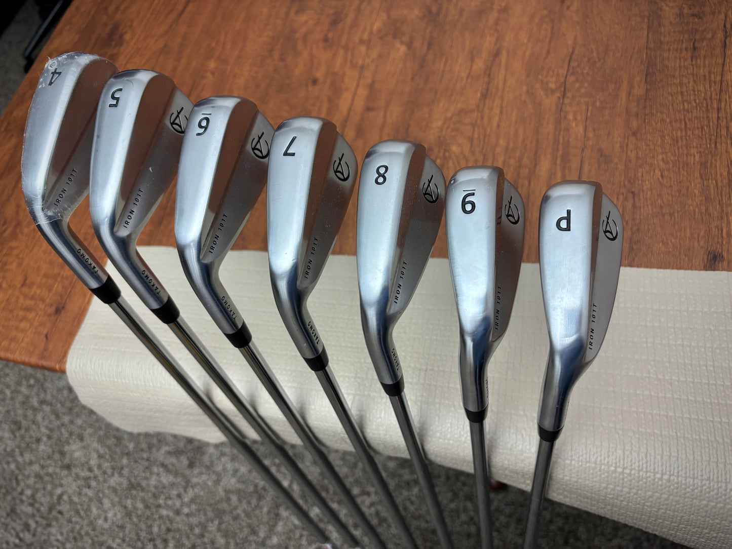 (Left-handed) Takomo 101T Iron Set 4-PW / KBS Tour Lite Stiff