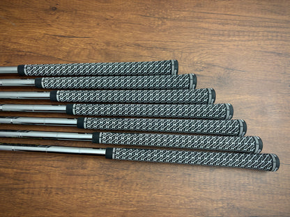 *NEW IN PLASTIC* Wilson Staff Model Blades 2024 4-PW / Dynamic Gold S300 Stiff