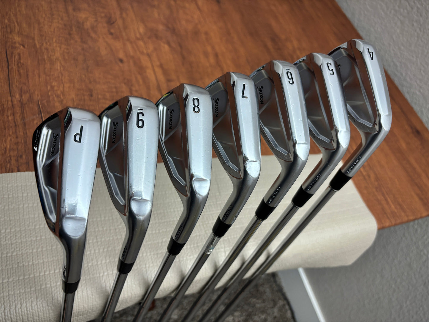 Srixon ZXi7 Iron Set 4-PW / Dynamic Gold S300 Stiff