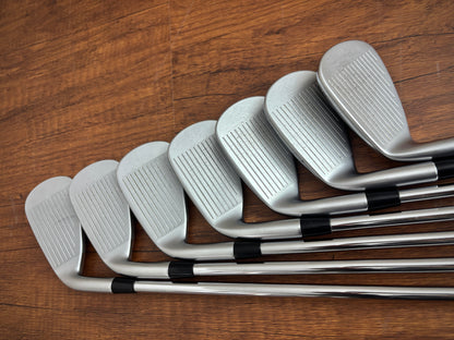 Mizuno JPX 923 Hot Metal Iron Set 4-PW / Dynamic Gold R300 Regular Flex
