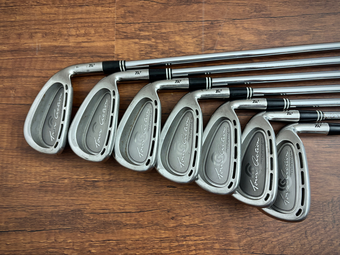 Cleveland Tour Action Iron Set 4-PW / Regular Flex