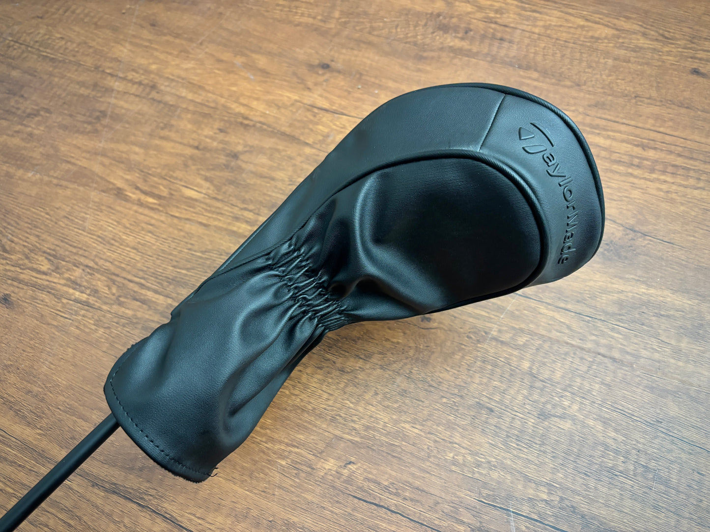 Taylormade Qi4D Shadowfall Driver 9* + headcover / Stiff