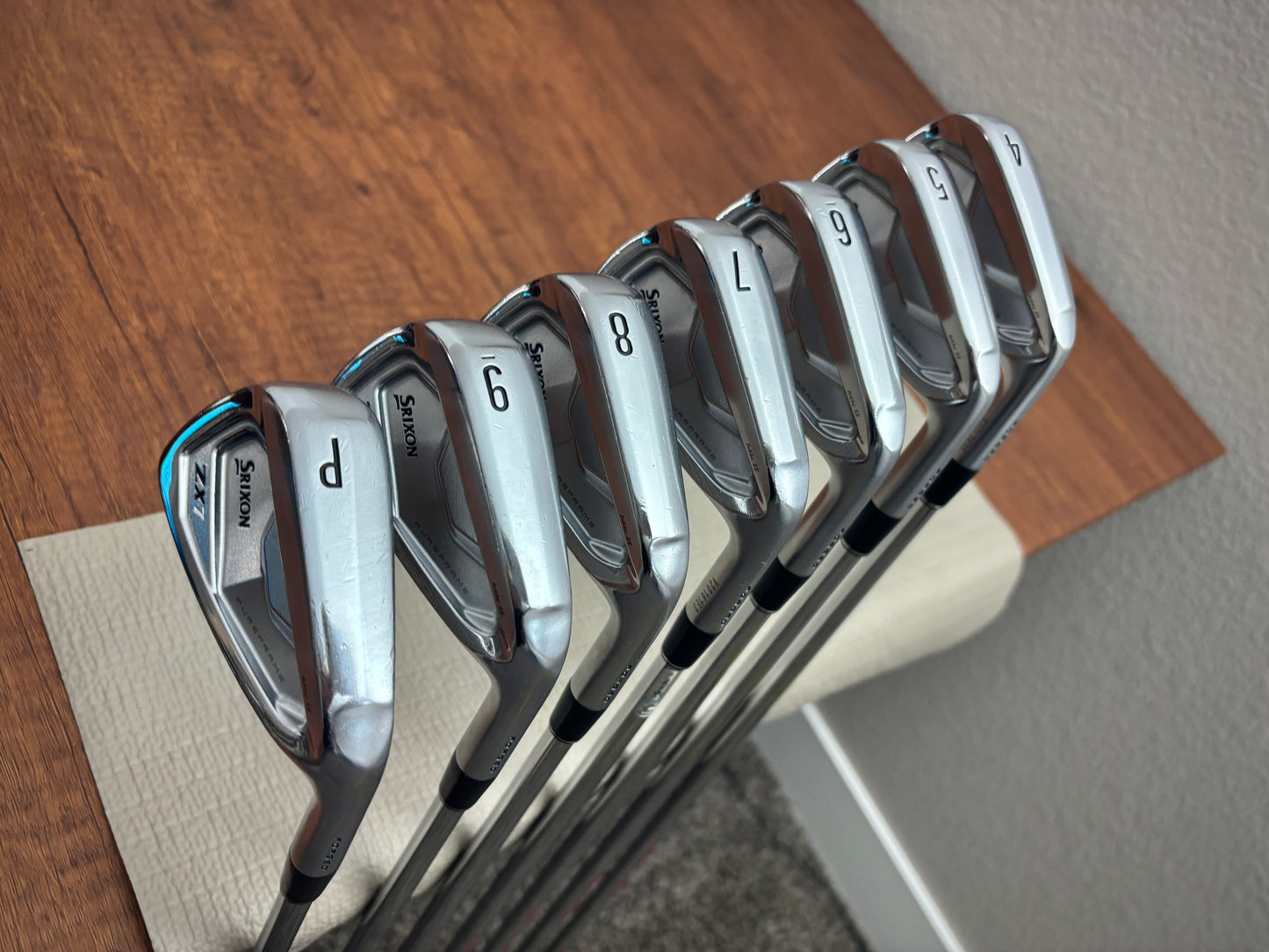 Srixon ZX7 Mkii Iron Set 4-PW / NS Pro 120 Stiff