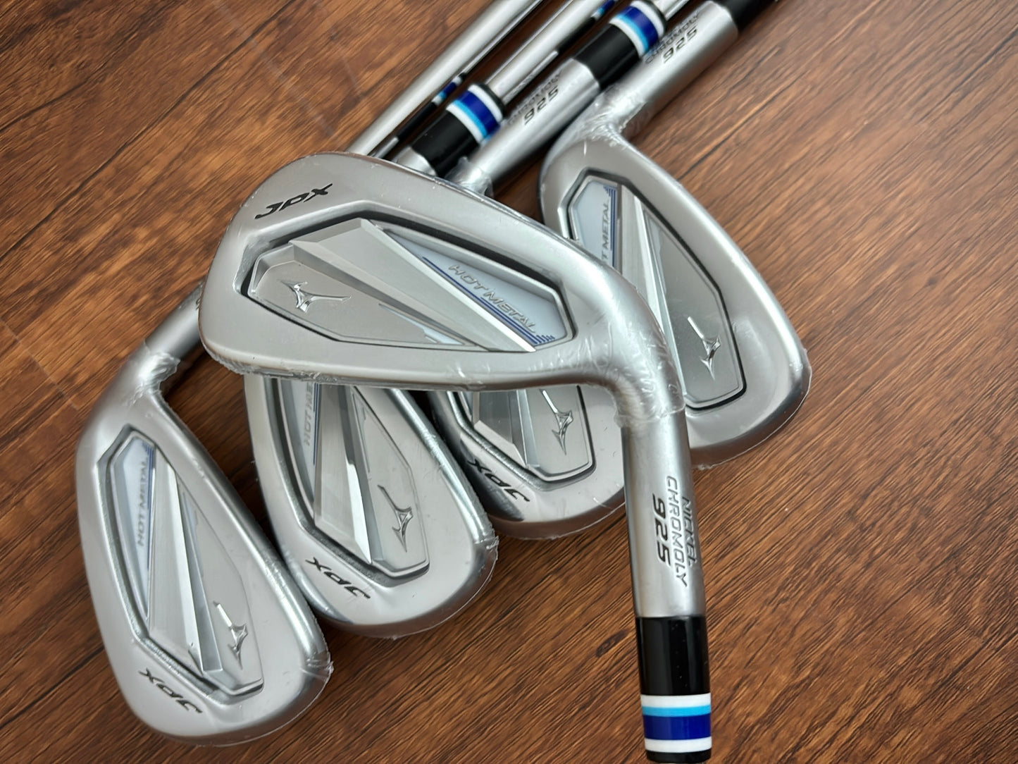 (+1.5") *NEW IN PLASTIC* Mizuno JPX 925 Hot Metal Iron Set 6-PW / Dynamic Gold S300 Stiff