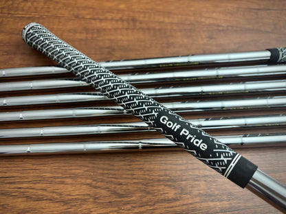 *NEW IN PLASTIC* Wilson Staff Model Blades 2024 4-PW / Dynamic Gold S300 Stiff