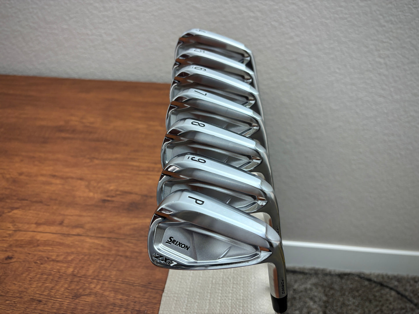 (+1”) *MINT* Srixon ZXi7 Iron Set 4-PW / Dynamic Gold S300 Stiff